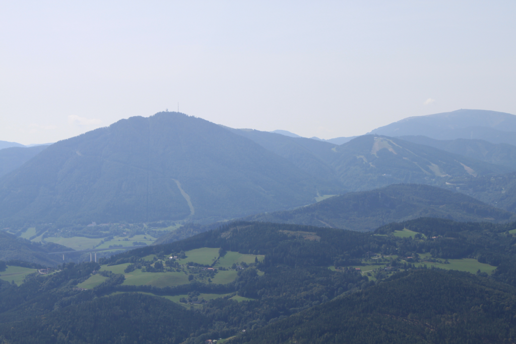Abbildung 8: Aussicht auf Sonnwendstein und Hirschenkogel