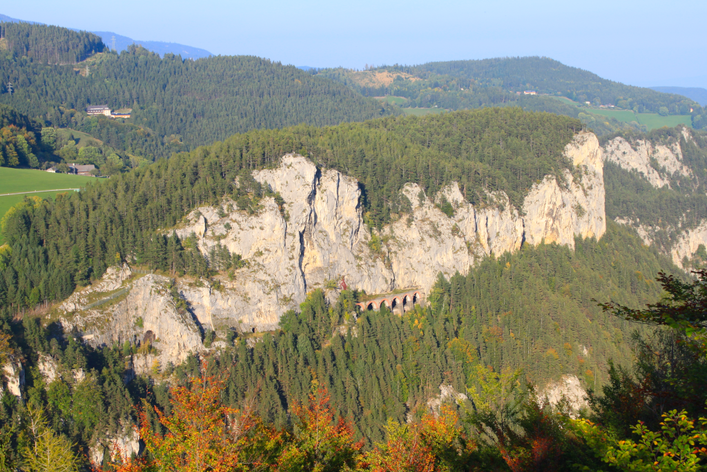 Abbildung 16:
      Die Weinzettlwand vom 20-Schilling-Blick aus gesehen.