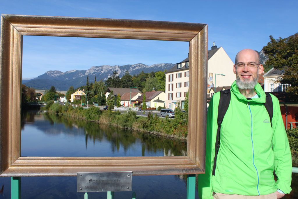 Abbildung 1:
      Christian hat ein Bild von der Rax mitgebracht, das er mir beim Überqueren der
      Schwarza in Payerbach überreichte.